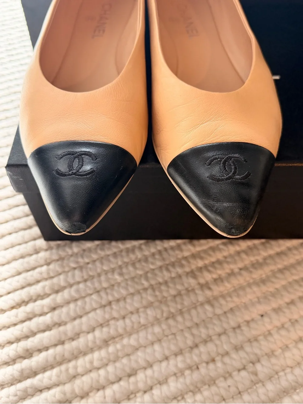 CHANEL Lambskin Beige Leather Flats with Black Cap Toe sz 40